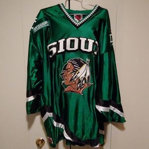 North Dakota Sioux XXL hockey jersey